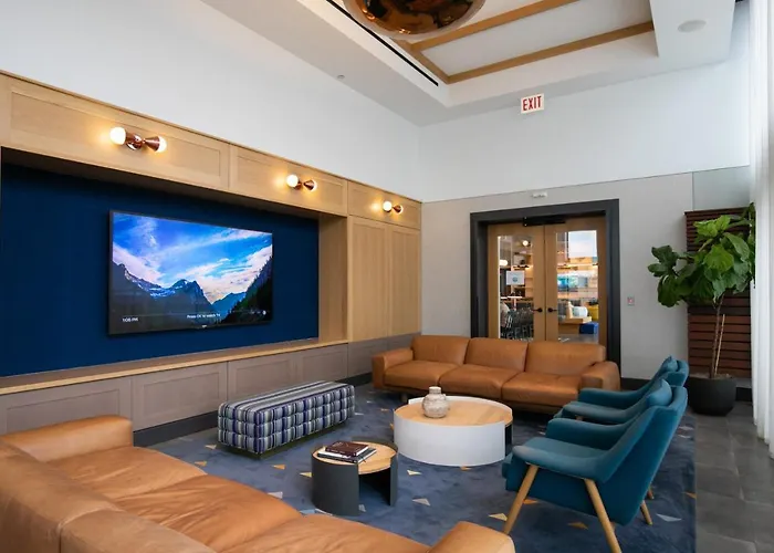 W Loop W Gym Pool Coworking Nr Uic Chi-438 *