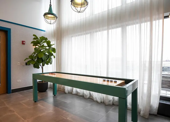 W Loop W Gym Pool Coworking Nr Uic Chi-438 *